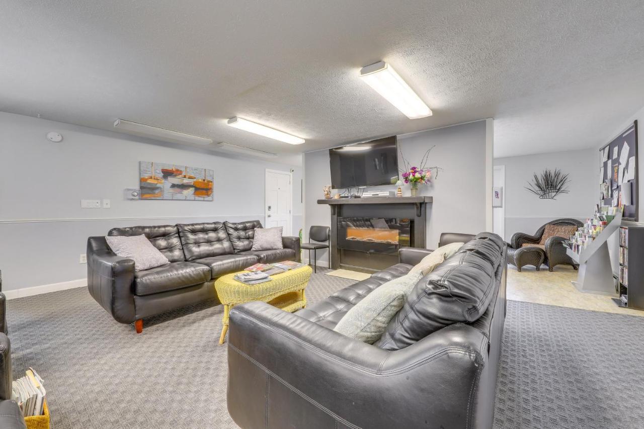 Quaint Condo In Wells With Community Indoor Pool! Exterior photo